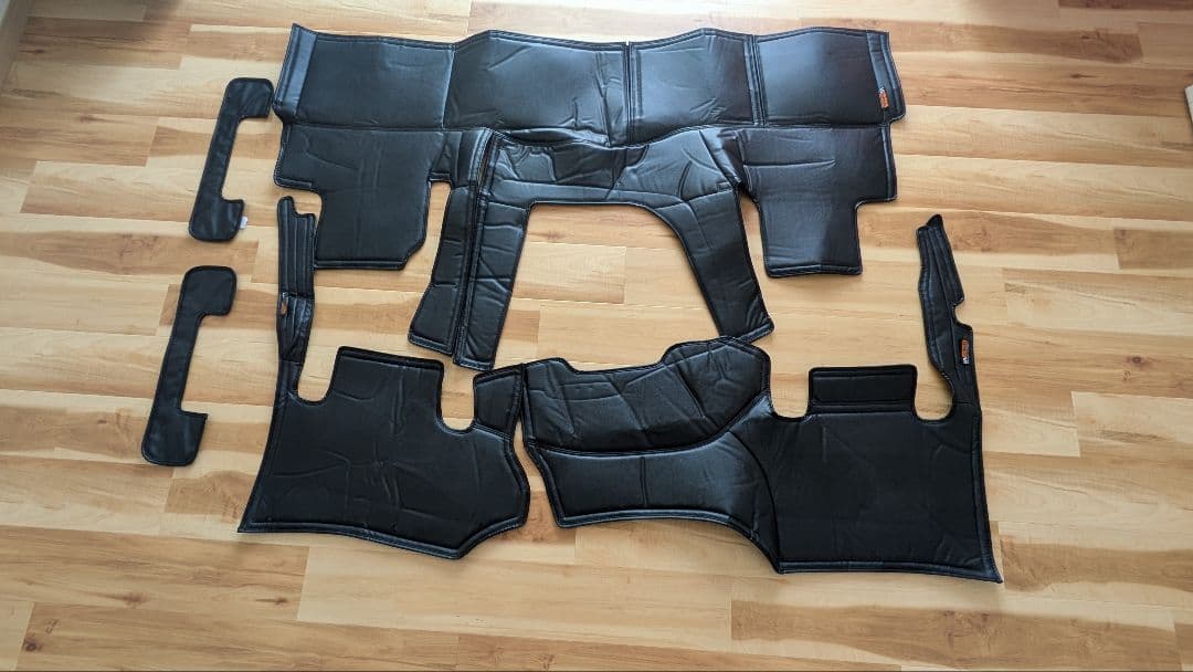 ハイエース ワイド ユーアイビークル　エンジンカバーフロント・リアの2セット