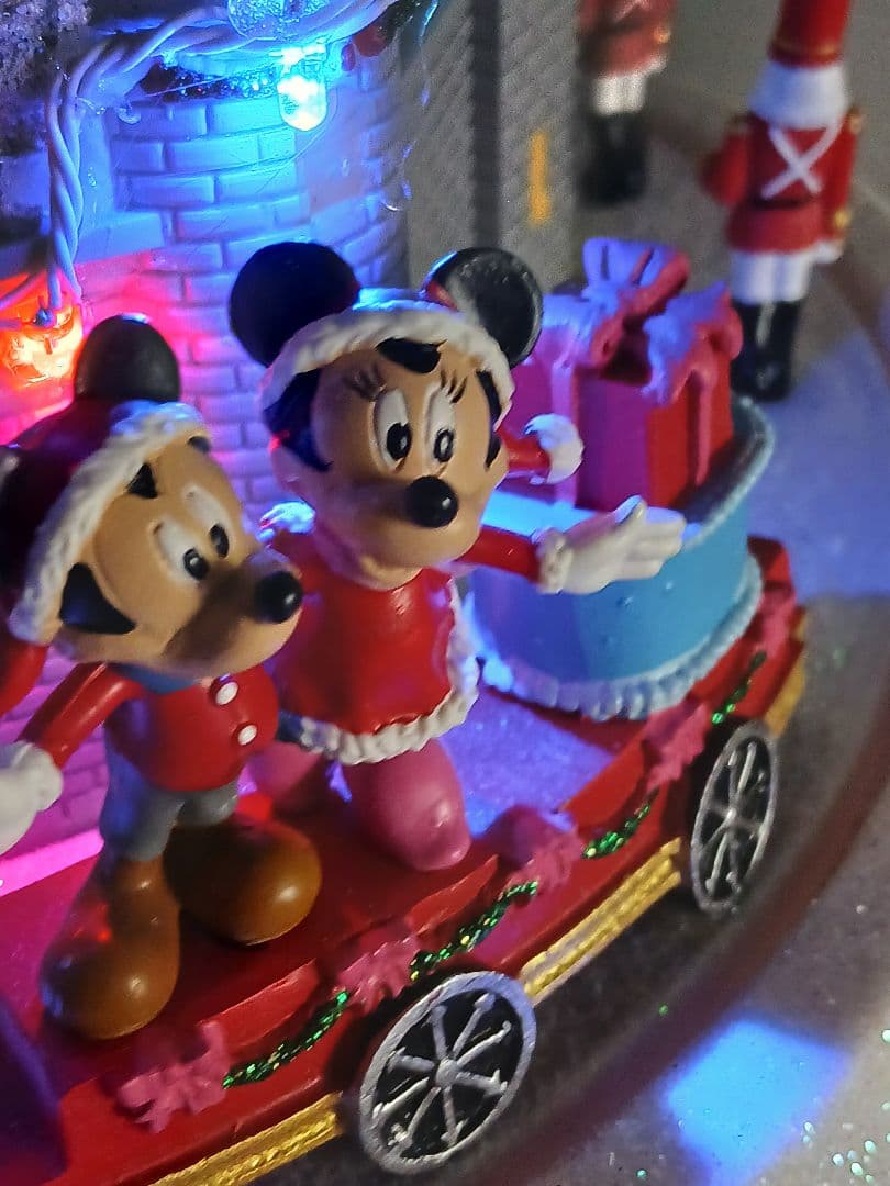 ディズニーセンターピースパレードシーンクリスマスオーメントコストコ