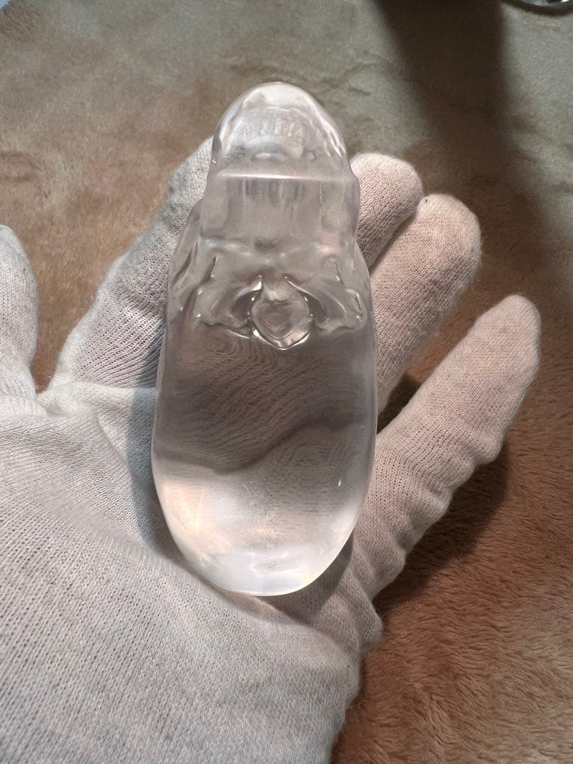 天然水晶の手彫り宇宙人の頭蓋骨
