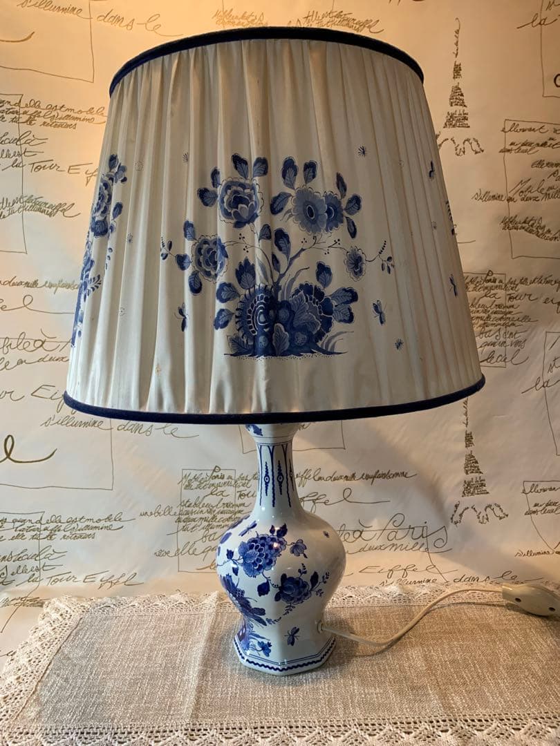 ロイヤルデルフト　破格！レアなビンテージの大型電気スタンドシェードも手書きです！