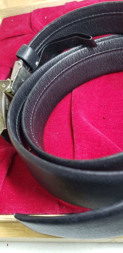 手彫り 牛革ベルト付きバックル 銀製 木箱入り