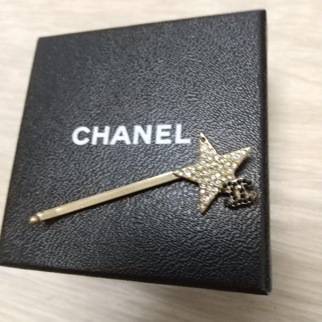 ☆ シャネル 星形ヘアピン 金色 ☆