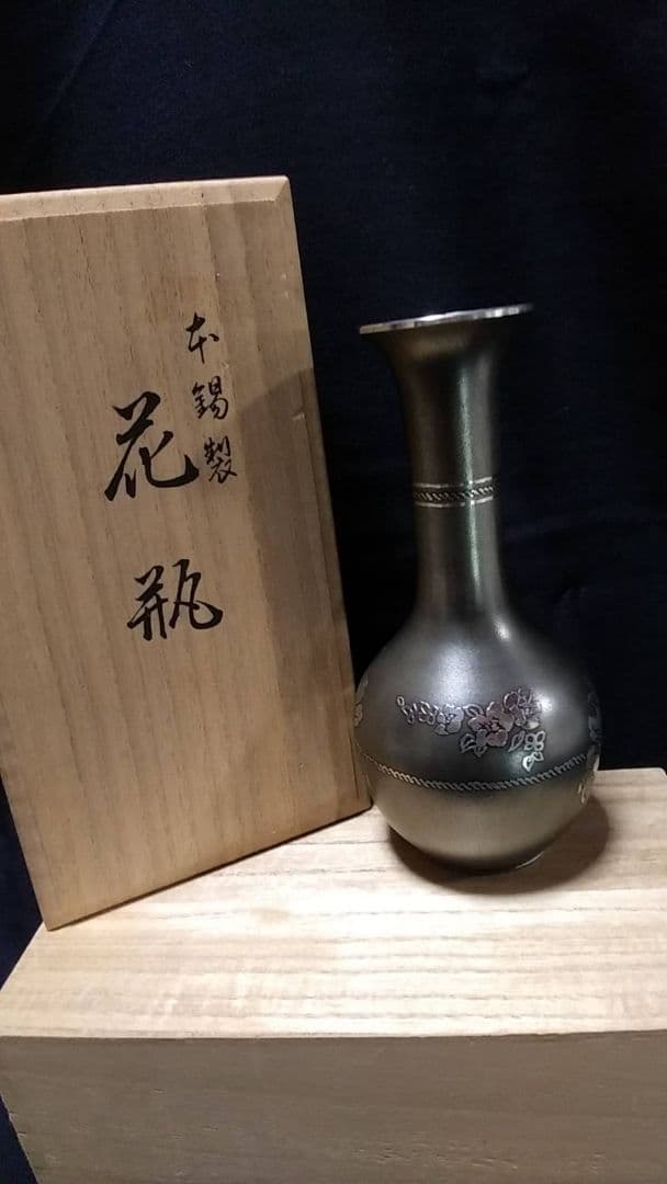 大阪本すず 一輪挿し