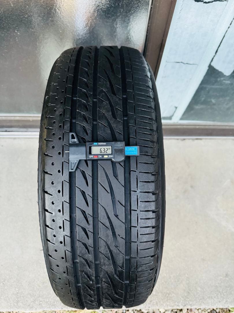 ブリヂストンREGNO GRVⅡ 215/60R17 96H 製造年：2022年