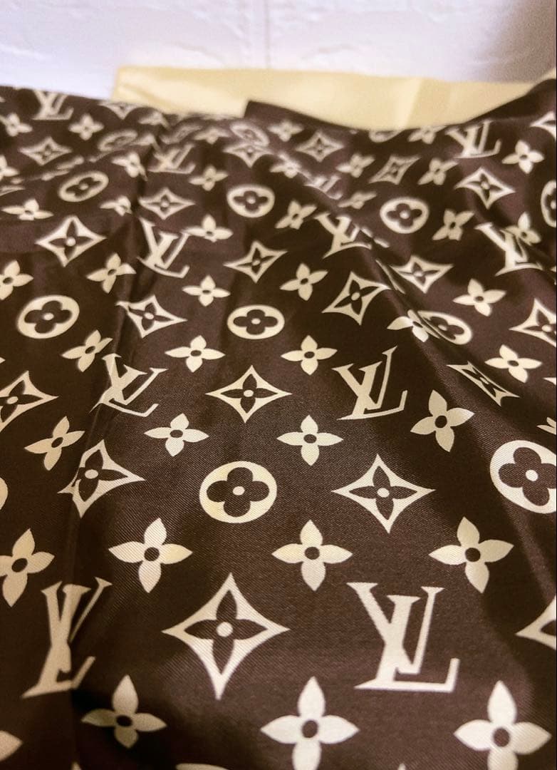ルイヴィトン　LOUIS VUITTON スカーフ　モノグラム　ブラウン