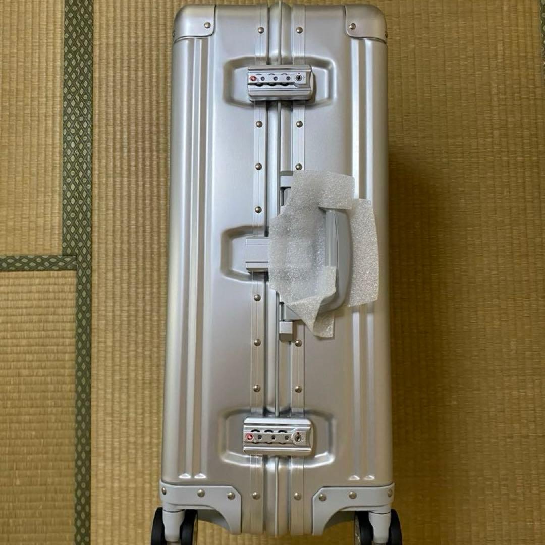 新品 Mercedes-Benz キャリーケース シルバー