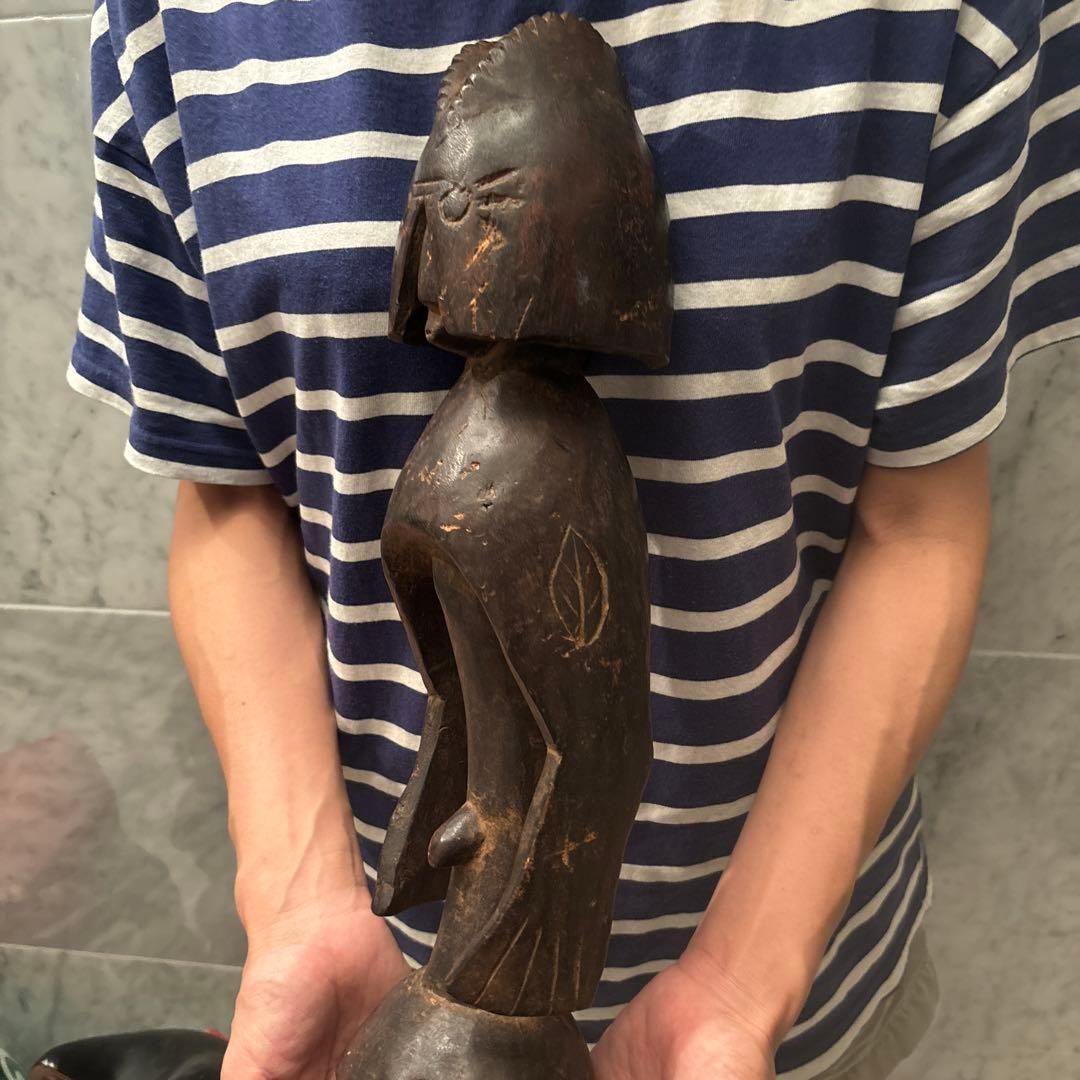 ナイジェリアアンティーク　鳥がモチーフになった芸術的な特大の木彫り彫刻