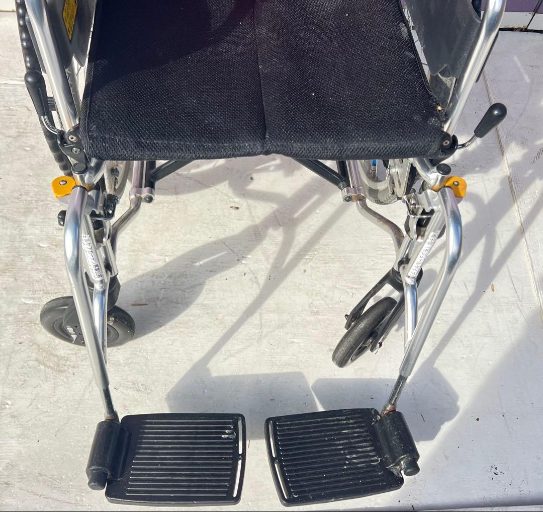 自走用車椅子 アルミ製 黒赤ストライプ, アルミ合金製のミキ標準車椅子