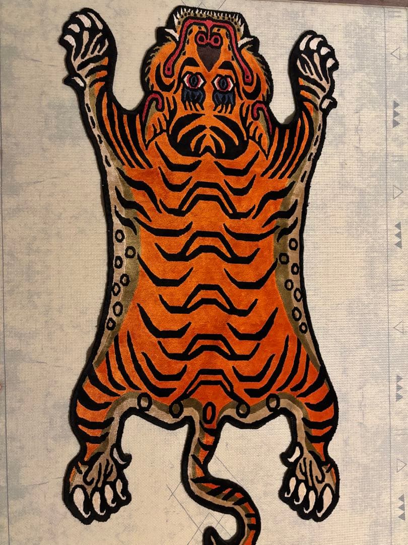 チベタンタイガーラグ　Mサイズ　シルク素材