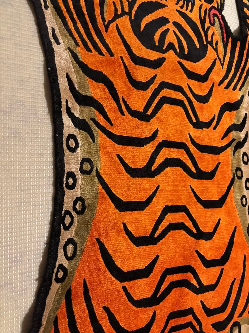 チベタンタイガーラグ　Mサイズ　シルク素材