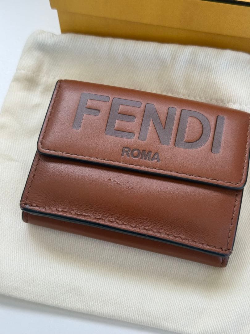 FENDI ブラウンレザー三つ折り財布