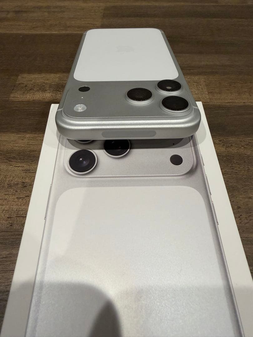 【美品】iPhone17promax 256GB シルバー