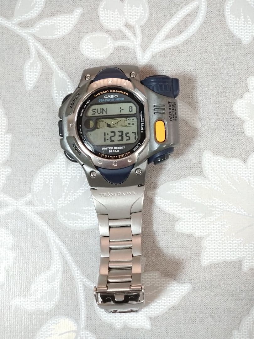 温度が測れる紳士腕時計