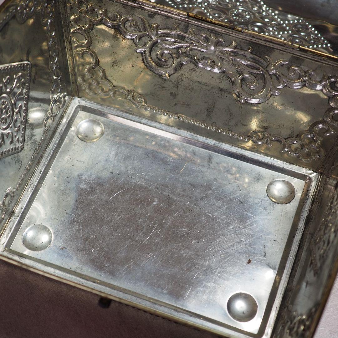 ヴィンテージ　ビスケット缶　宝箱　宝物ボックス　小物入れ　収納　ヴィンテージ