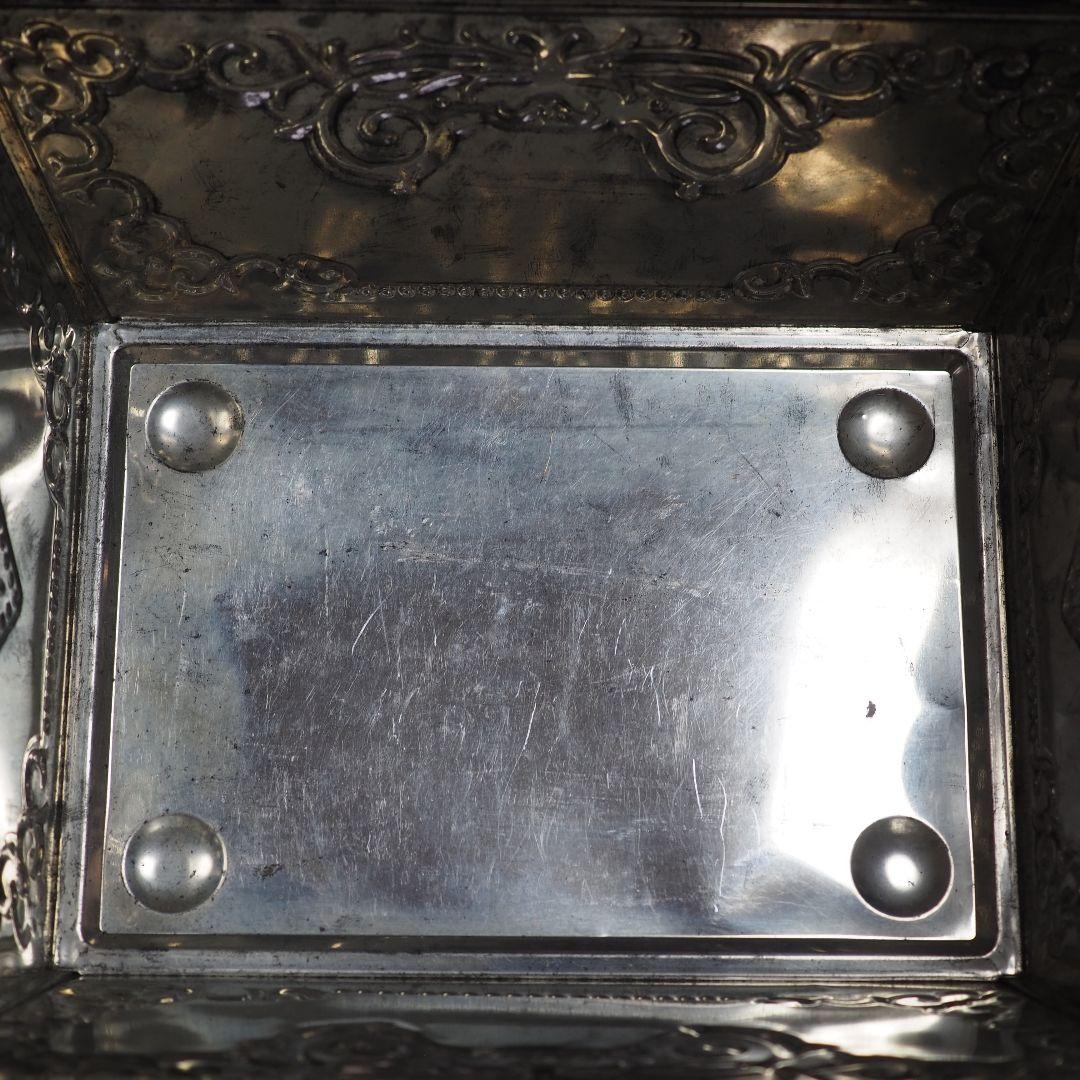 ヴィンテージ　ビスケット缶　宝箱　宝物ボックス　小物入れ　収納　ヴィンテージ