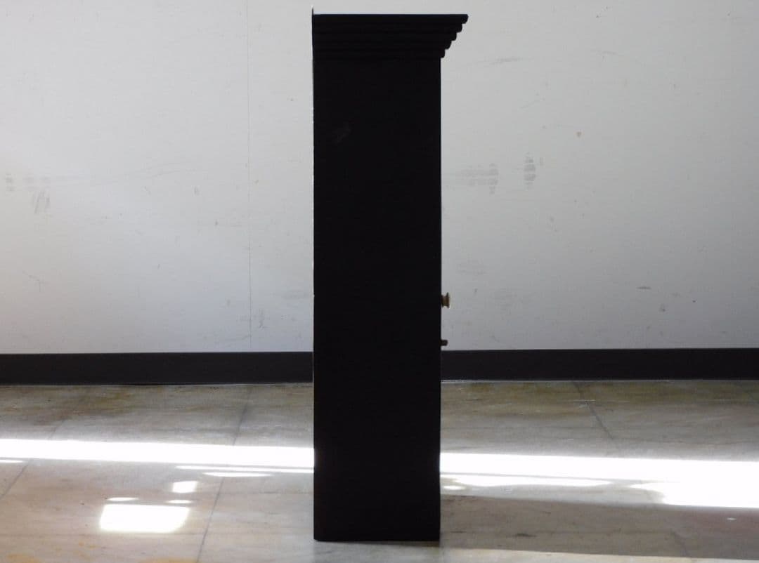 ゆらゆらガラスの壁掛けショーケース 吊り棚 キャビネット ケビント ガラスケース