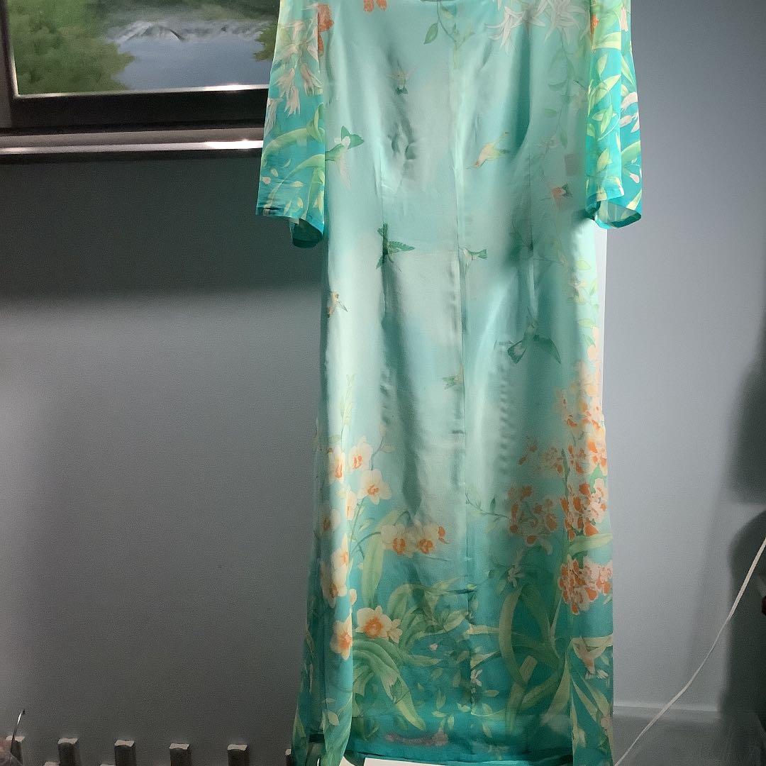 SPADACINI    のシルク100％の大変洗練されたワンピースです。