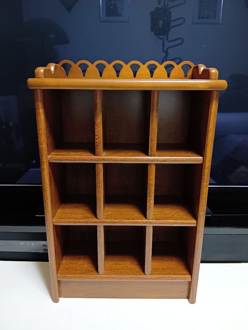 フレンチ　クラシック　透かし彫り　デザイン　ウッド　サイド　ラック