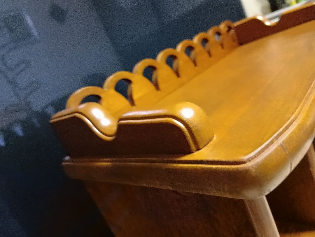 フレンチ　クラシック　透かし彫り　デザイン　ウッド　サイド　ラック