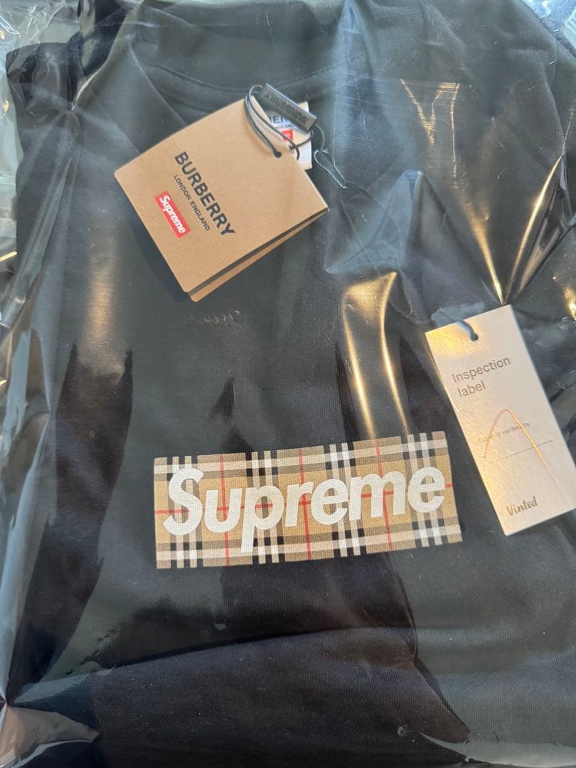 Burberry x Supreme Tシャツ