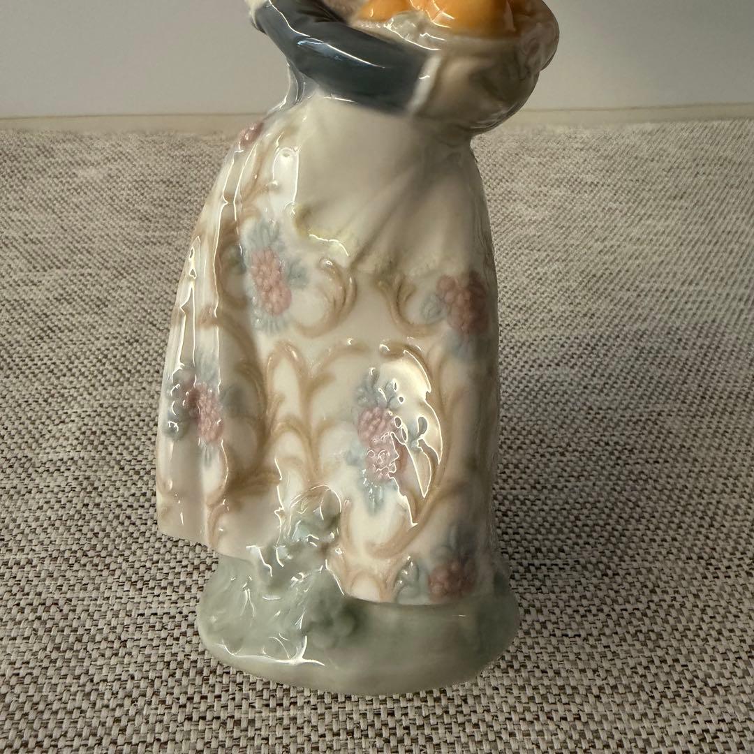 リヤドロ LLADRO バレンシアの少女 オレンジがいっぱい 箱無発送