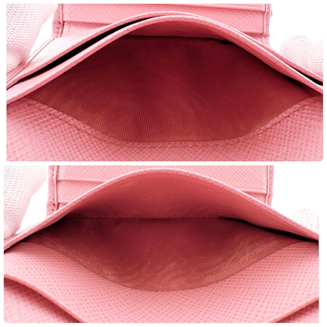 美品◇プラダ サフィアーノレザー 三角プレート 三つ折り財布 ピンク レディース