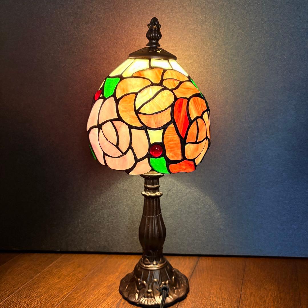 ステンドランプ 新品未使用難あり　ピンク系　バラ　薔薇　卓上　スタンド　ライト