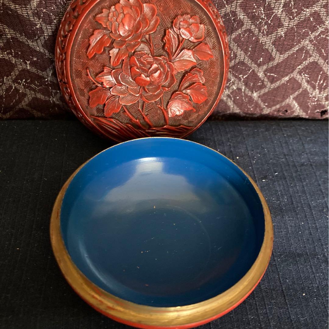 堆朱牡丹雷唐草文香合　中国工芸品