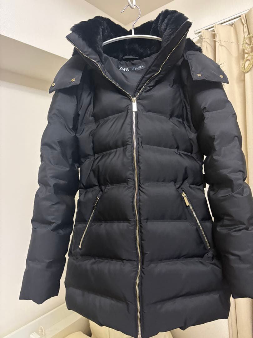 ZARA フード付きブラックダウンジャケット