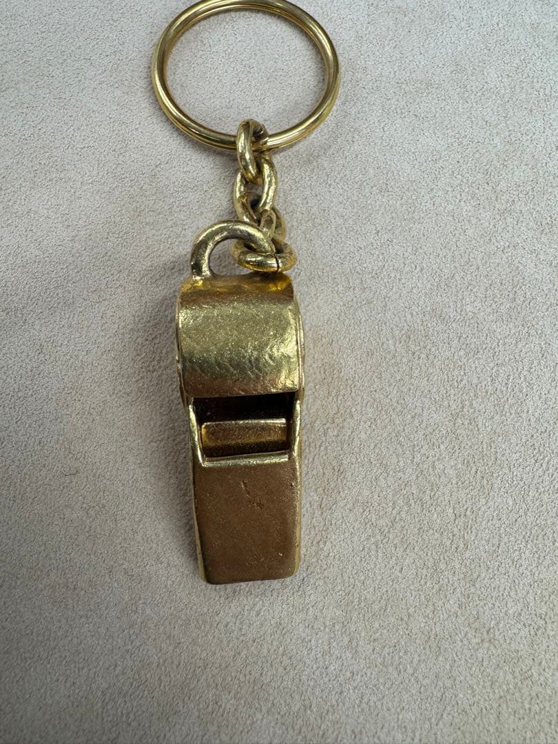 O662 CHANEL シャネル金属製キーリング付きホイッスル