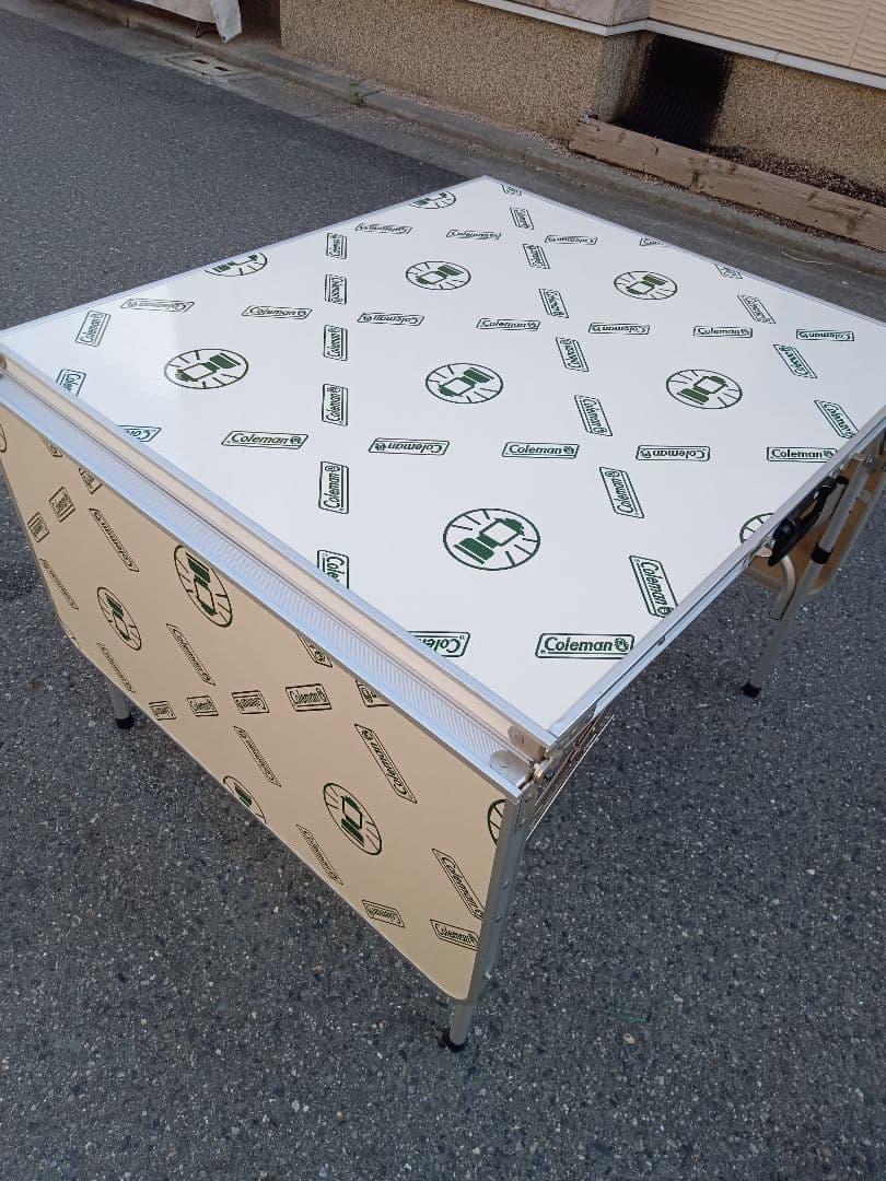 【Coleman】Tri-folding Table 8