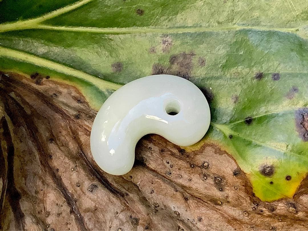 ✳癒やされる守護石の御守りです　糸魚川翡翠ジェダイト勾玉　外部鑑定の機械鑑別書付