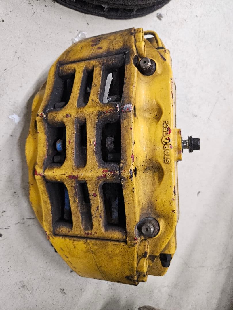 STOPTECH イエローブレーキキャリパー 6ポッド