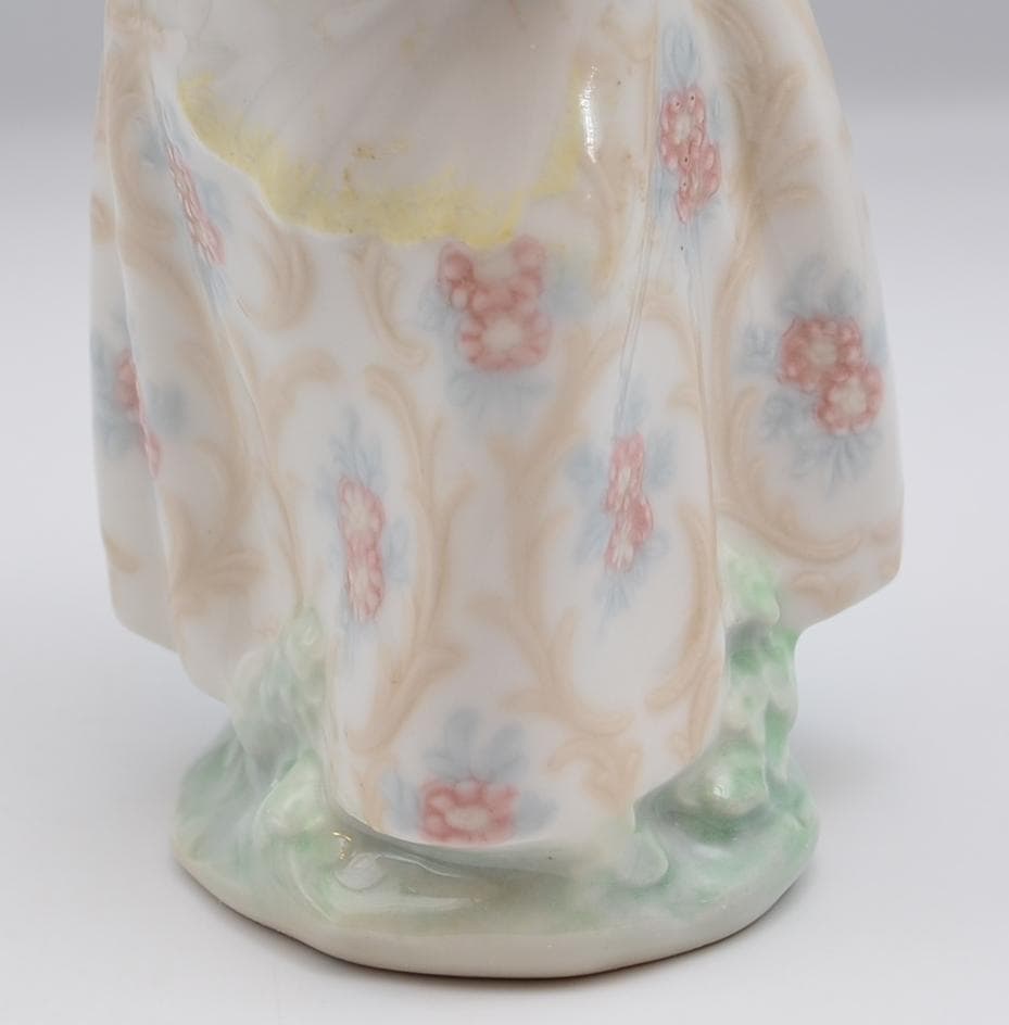 バレンシアの少女　＃4841　★リヤドロ　スペイン　光沢仕上げ　ヴィンテージ