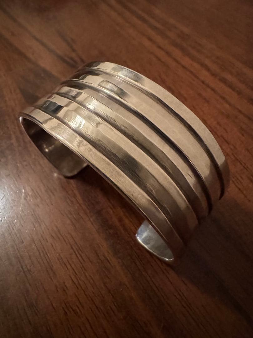 ブラックフット族 James Faks チェイシング バングル