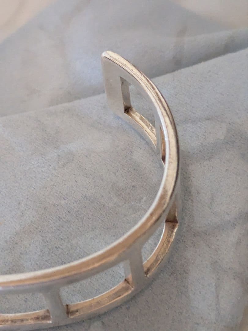 GUCCI　シルバー　スクエア　バングル