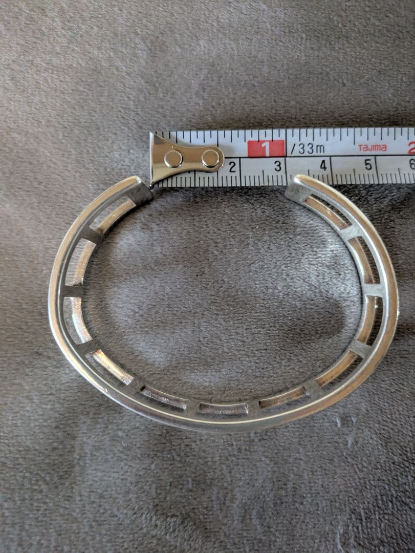 GUCCI　シルバー　スクエア　バングル