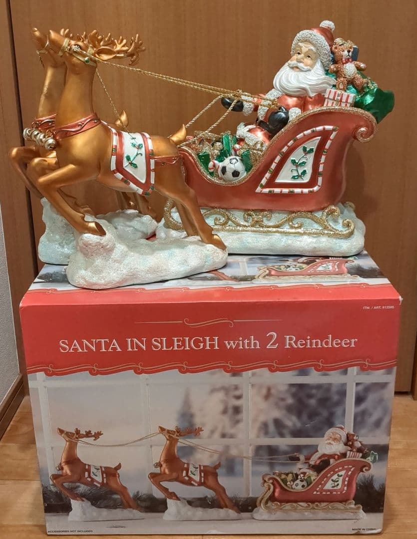 クリスマス　サンタと2頭のトナカイのソリ