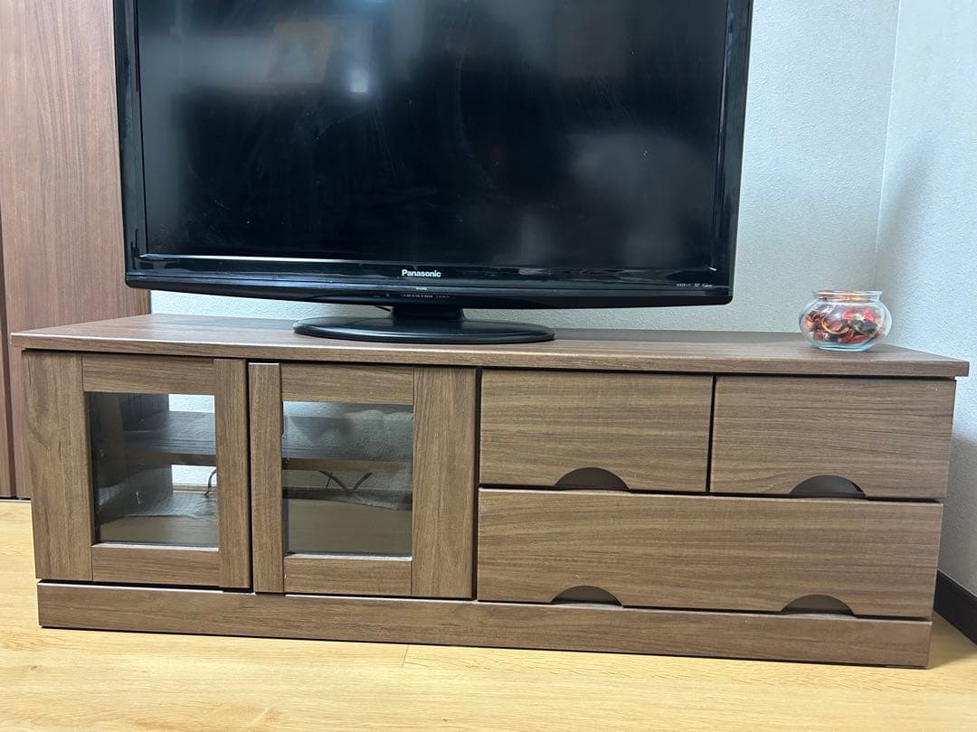 引越し、異動の時期に【NITORIニトリ】ブラウン木製テレビ台 ガラス扉収納付き