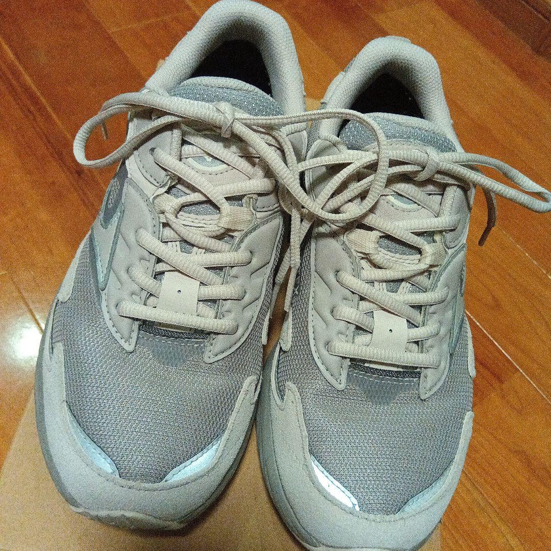 ミズノ　ゴアテックス　スニーカー