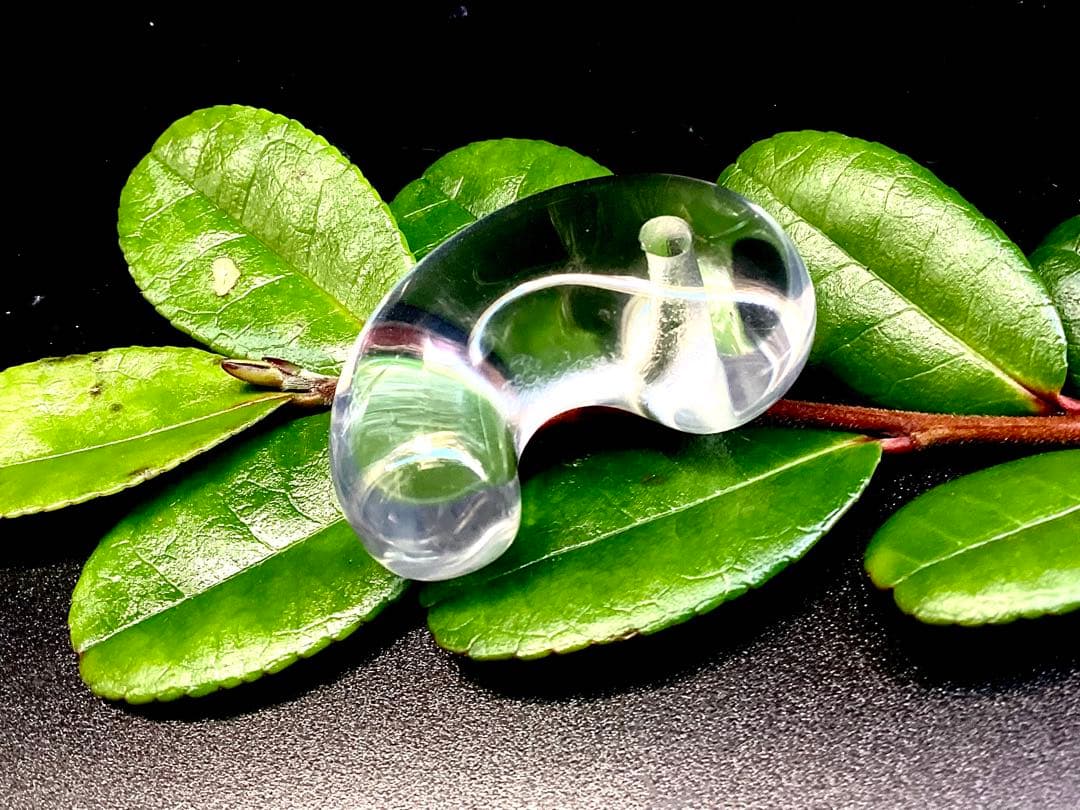 ✳国産天然石*最強パワー‼️100.000円以上の勾玉　黒平鉱山水晶　抜群の透過