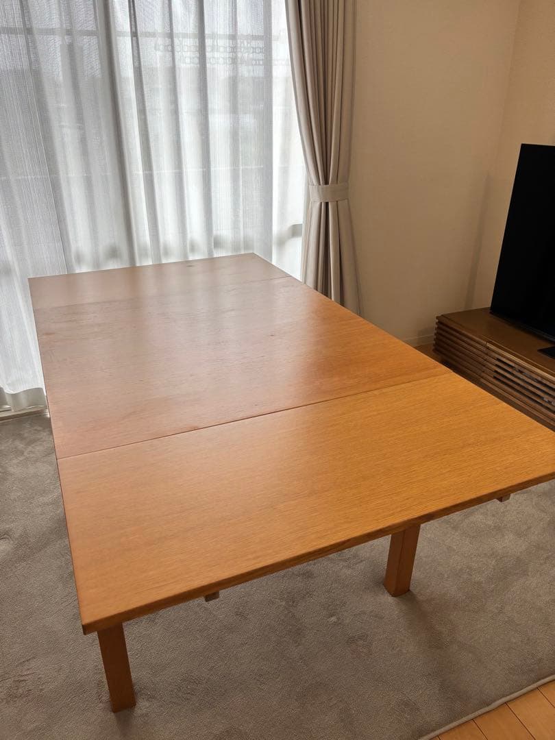 IKEA伸縮式ダイニングテーブル「BJURSTA」