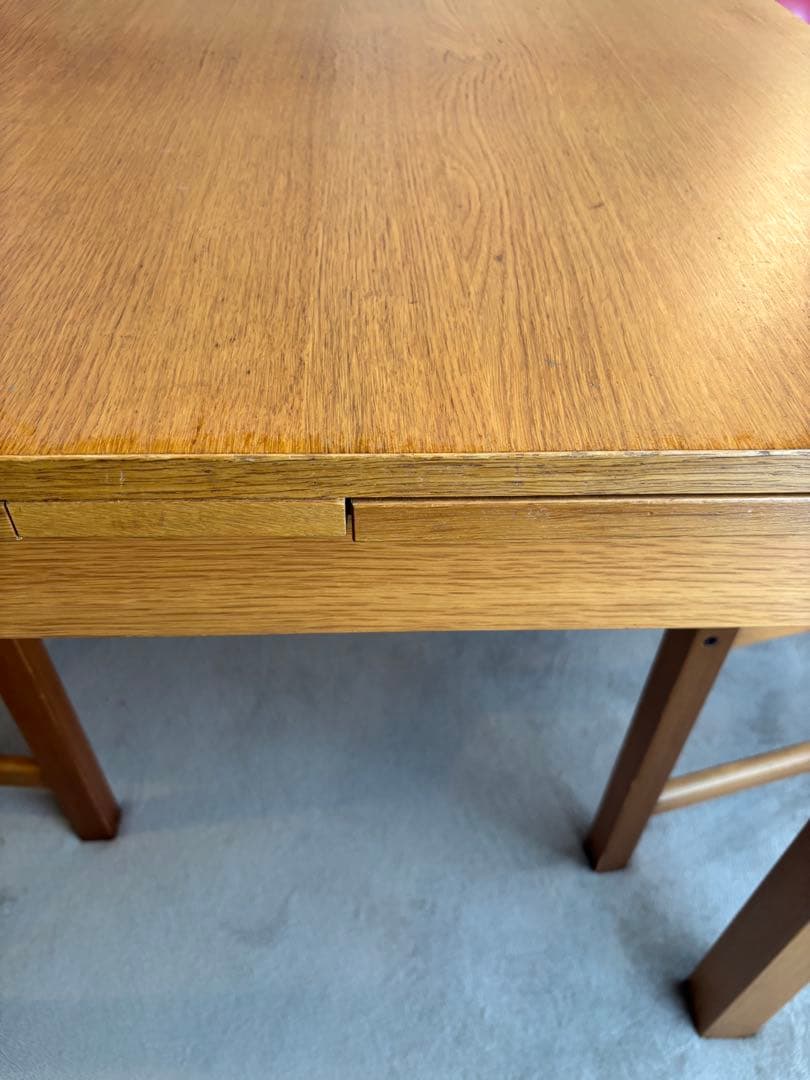 IKEA伸縮式ダイニングテーブル「BJURSTA」