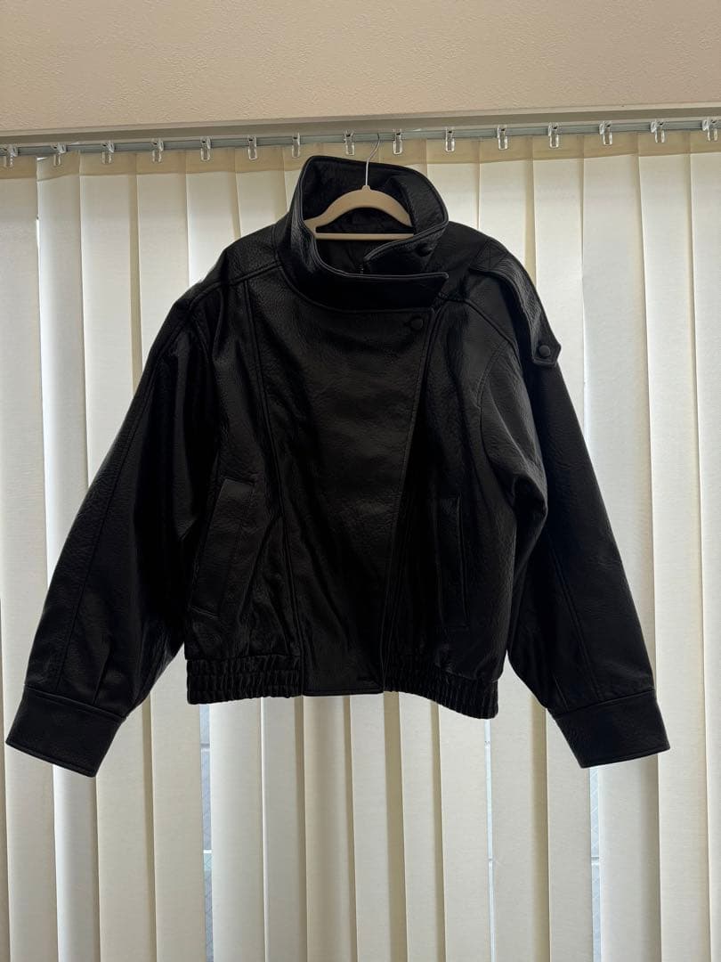 ZARAフェイクレザージャケット　黒