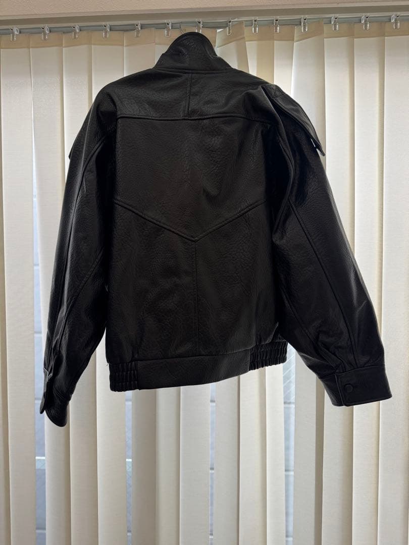 ZARAフェイクレザージャケット　黒