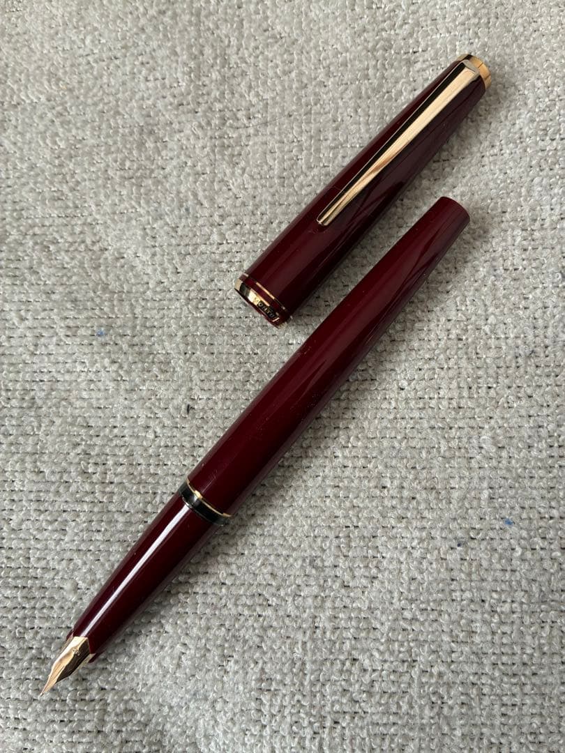 ◾️美品◾️MONT BLANC モンブラン◾️万年筆 ◾️ボルドー色／金色