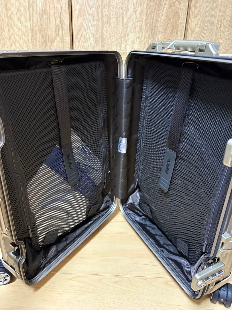 リモワ　アルミニウム キャリーケース ゴールド32L超レア