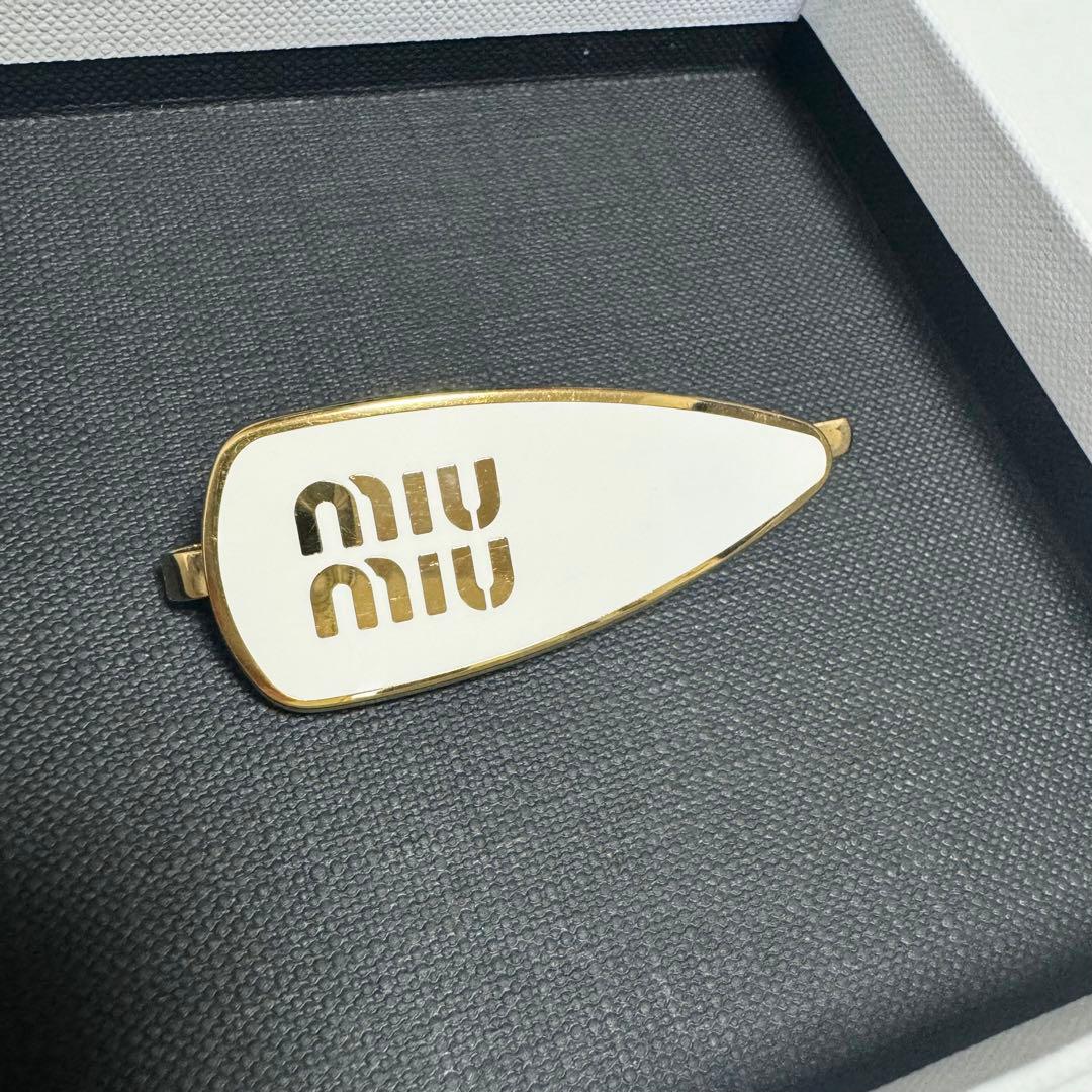 MIU MIU エナメルメタル ヘアクリップ ヘアピン