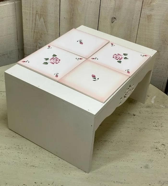 ななさん専用マニーローズキッチンセンターラック、ほうき、タイルのプレート3点