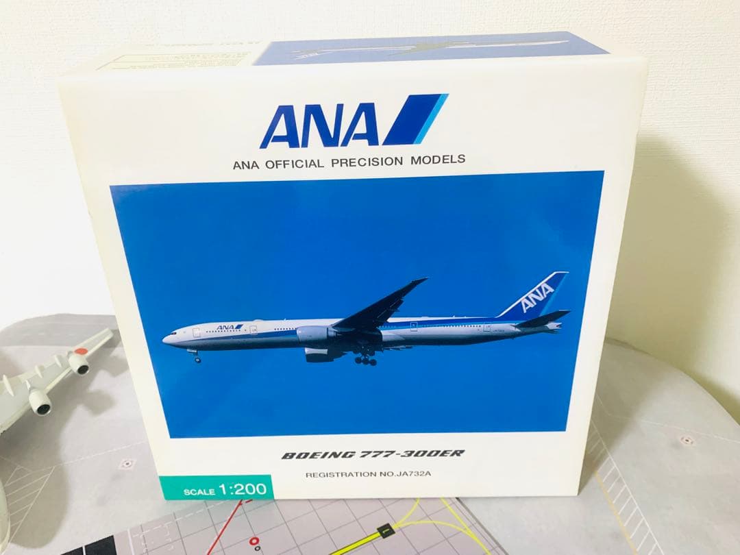 全日空商事公式モデル１／２００Ｂ７７７－３００ＥＲプラスティック樹脂製完成品中古